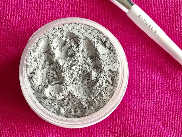 the ritual of namasté purifying charcoal mask