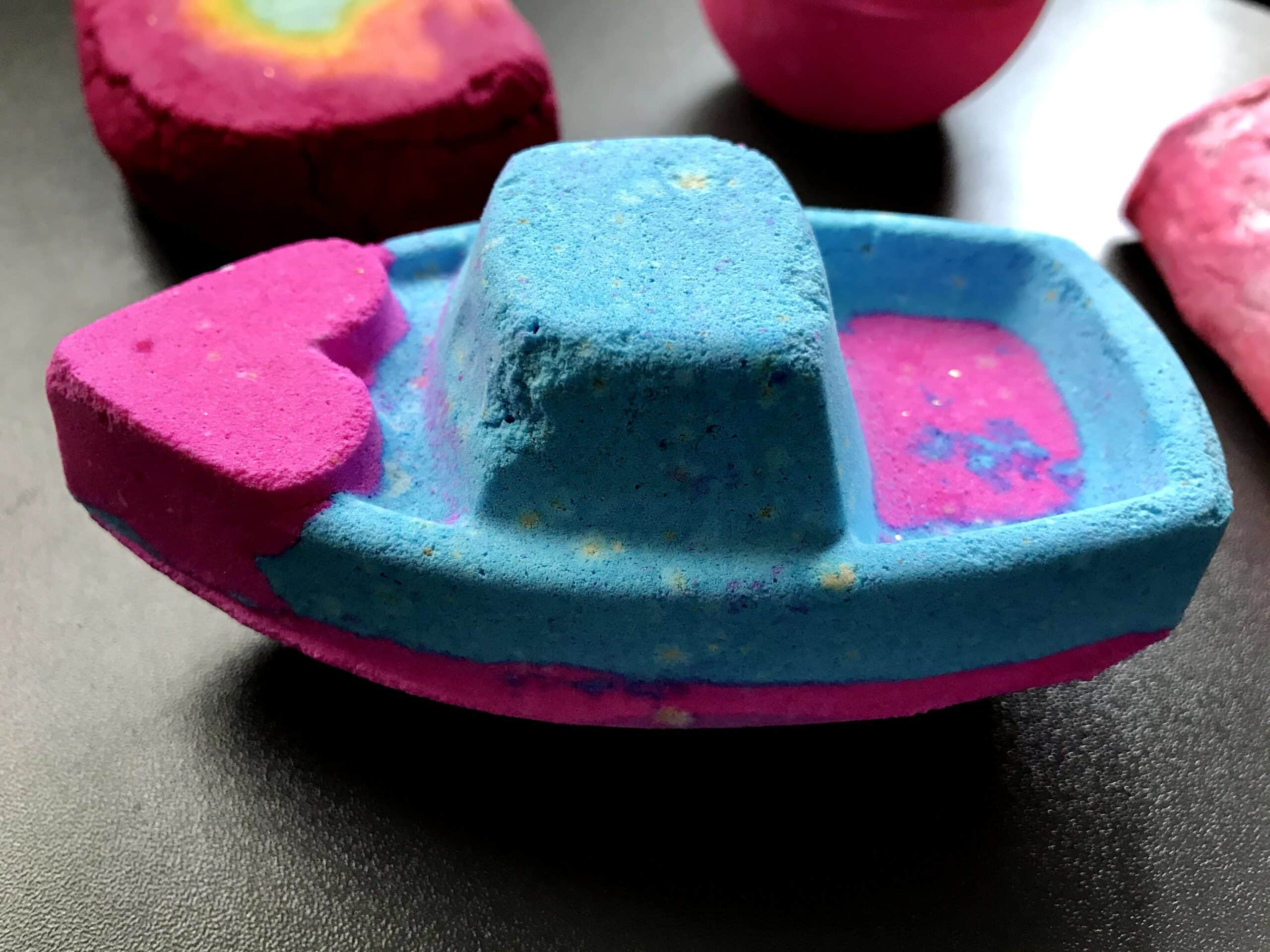 lush love boat bath bomb