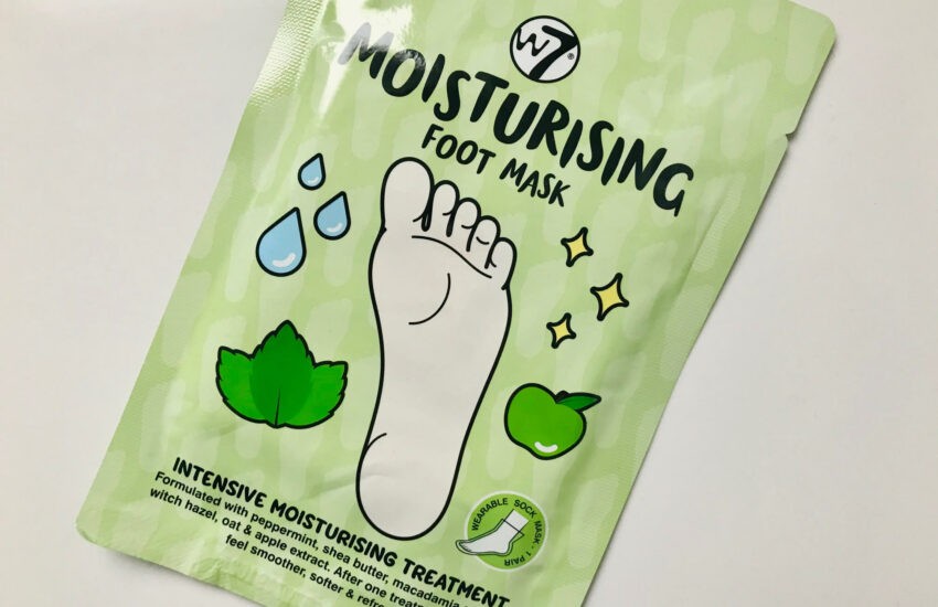 W7 moisturising foot mask