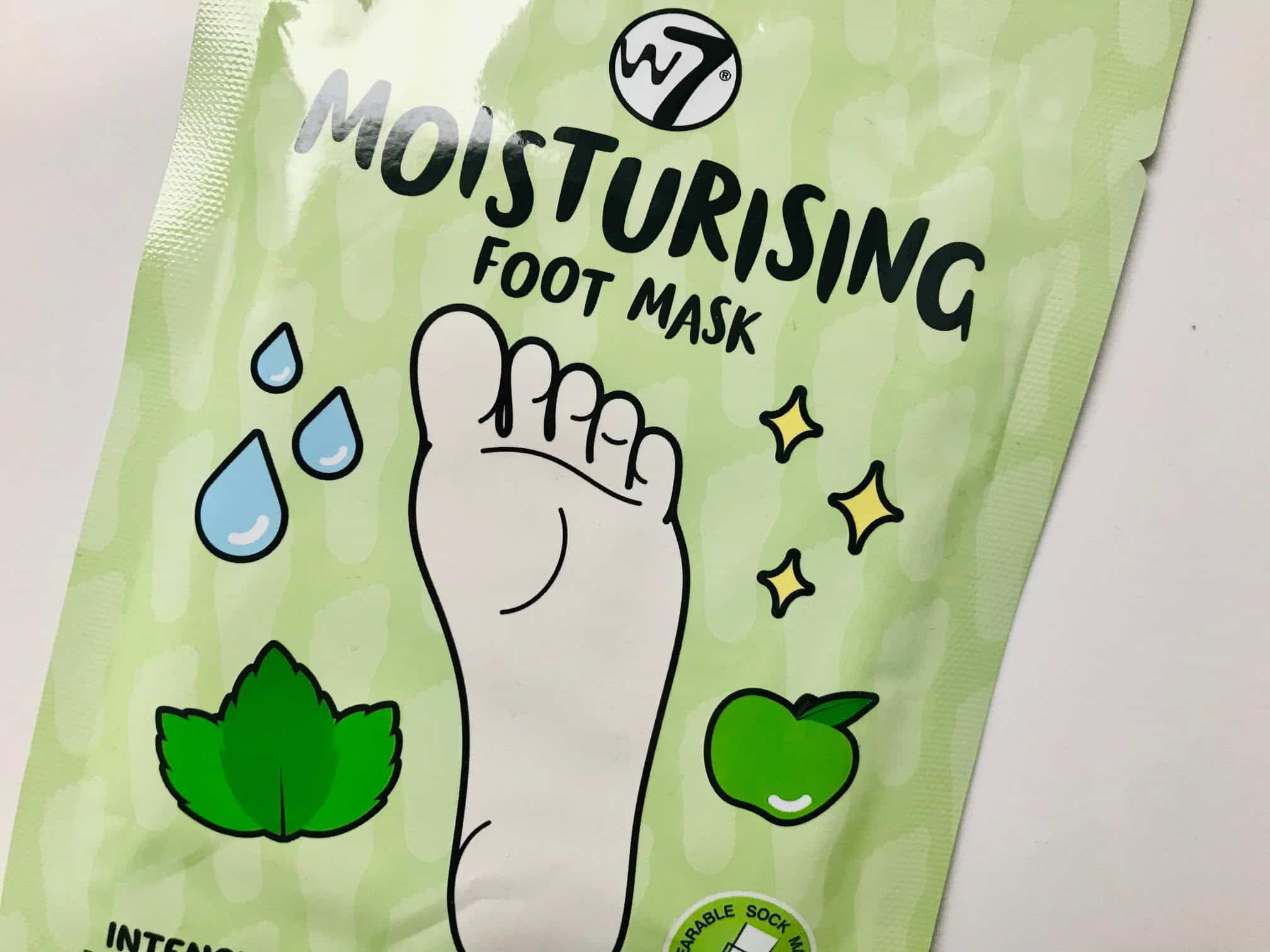 W7 moisturizing footpack