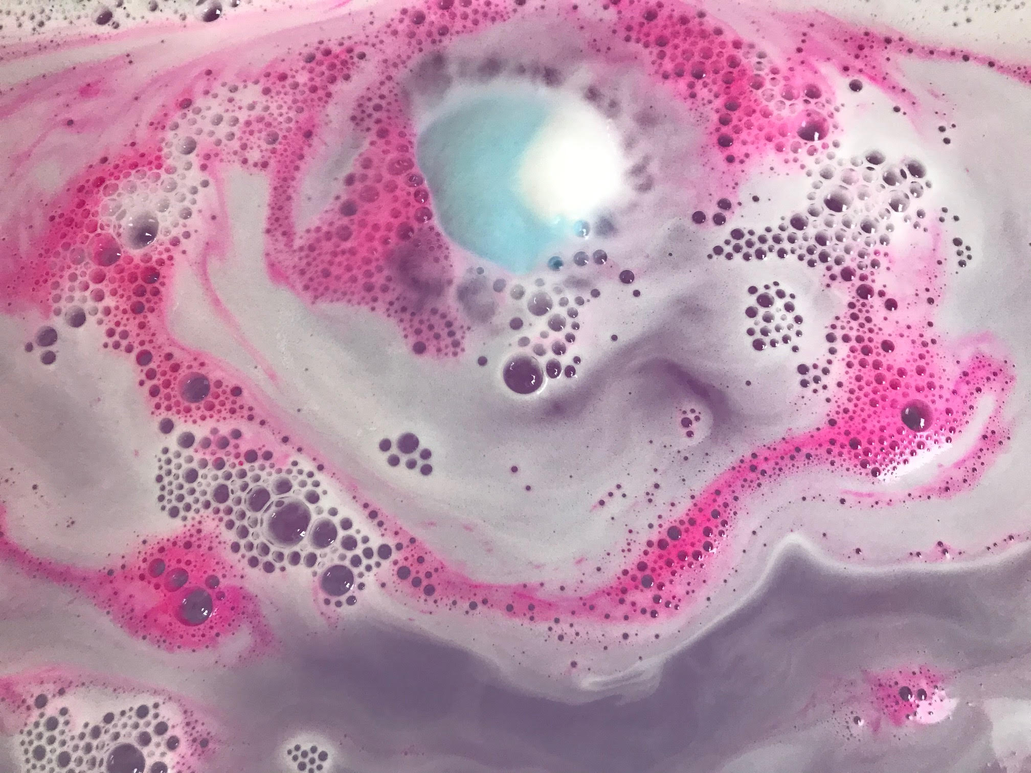 atom heart mother bath bomb