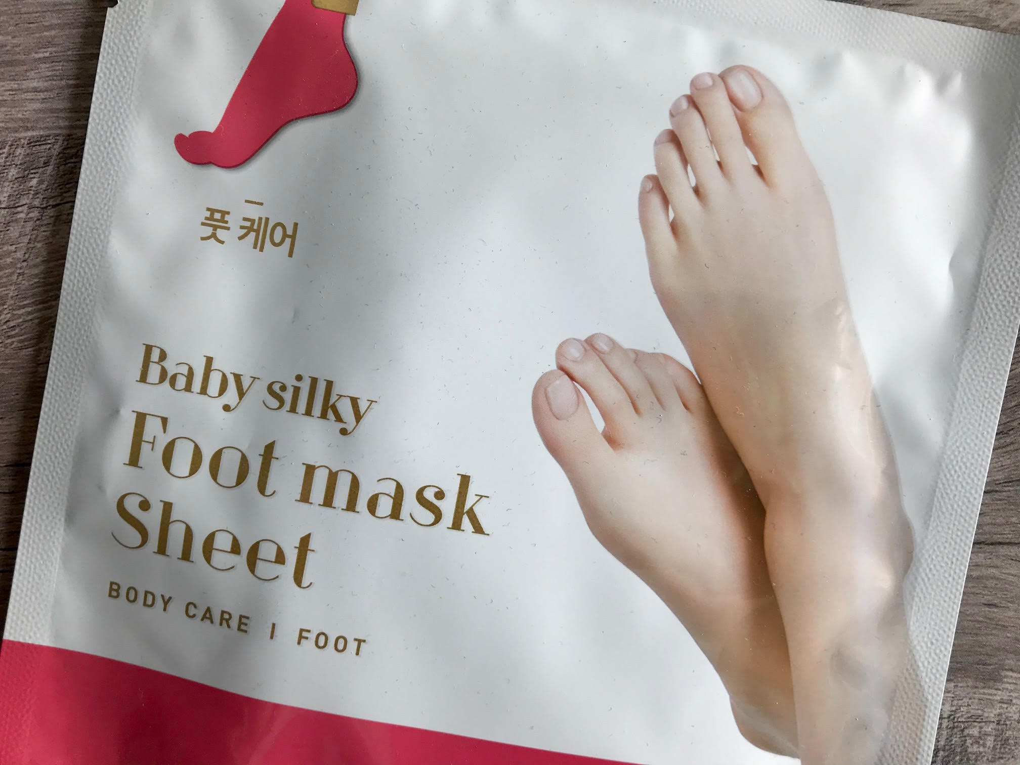 holika holika baby silky foot mask