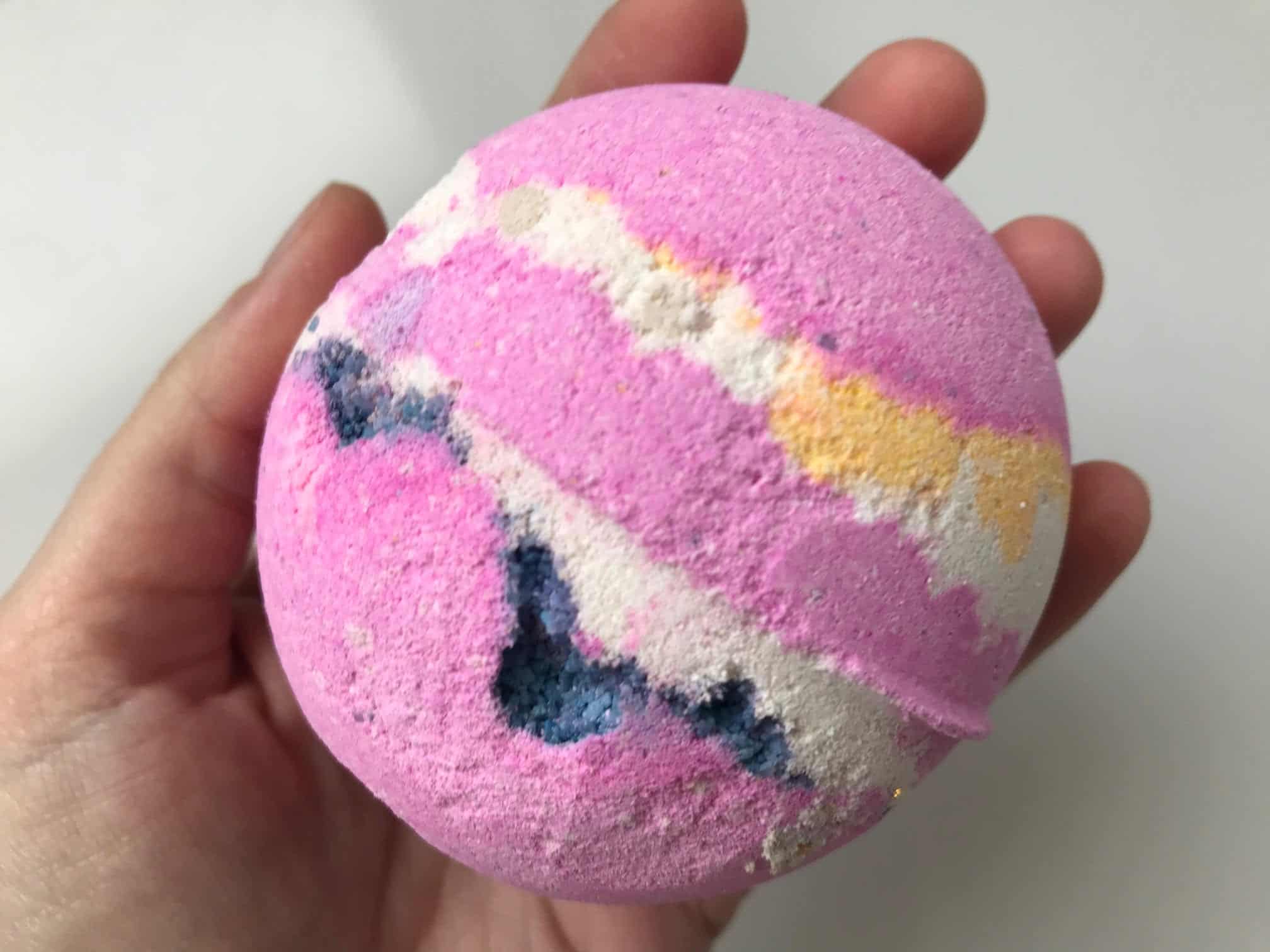 lush marshmallow world bath bomb