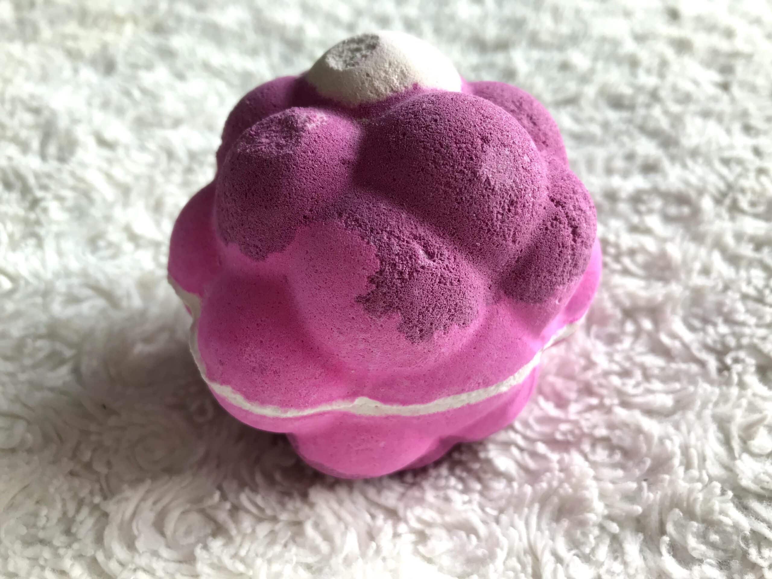 lush the comforter bath bomb