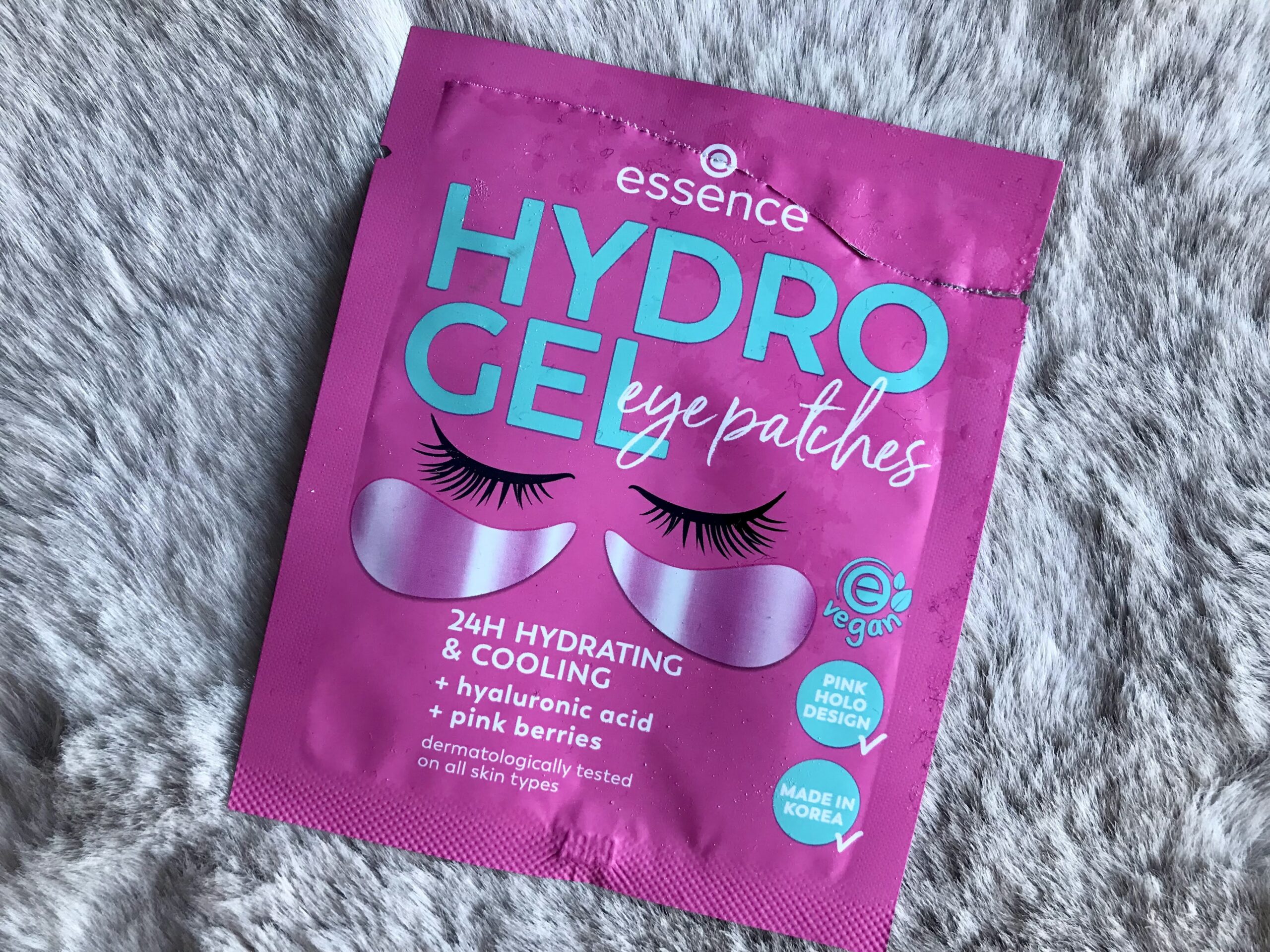 essence hydrogel eye patches