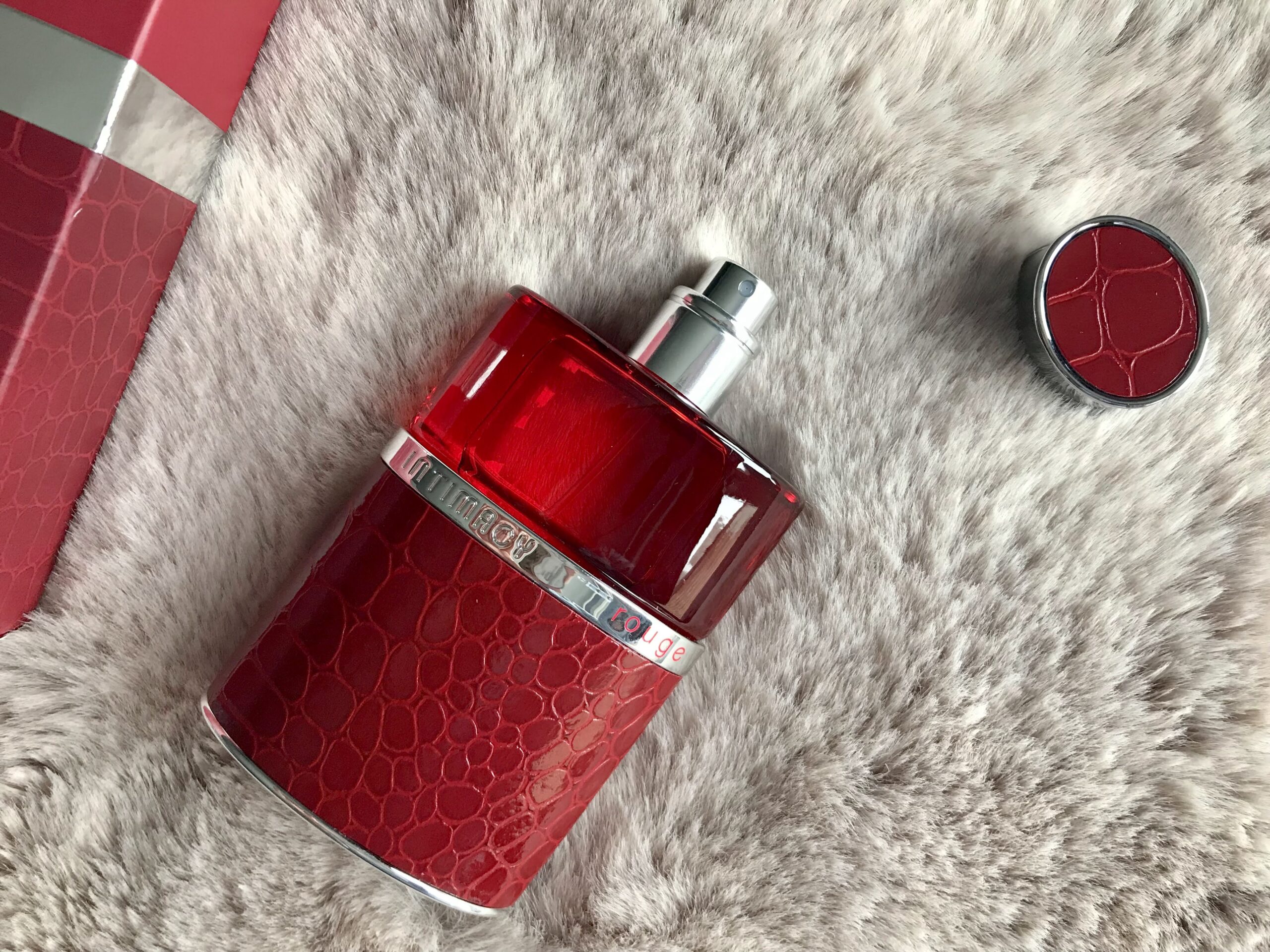 intimacy rouge parfum review