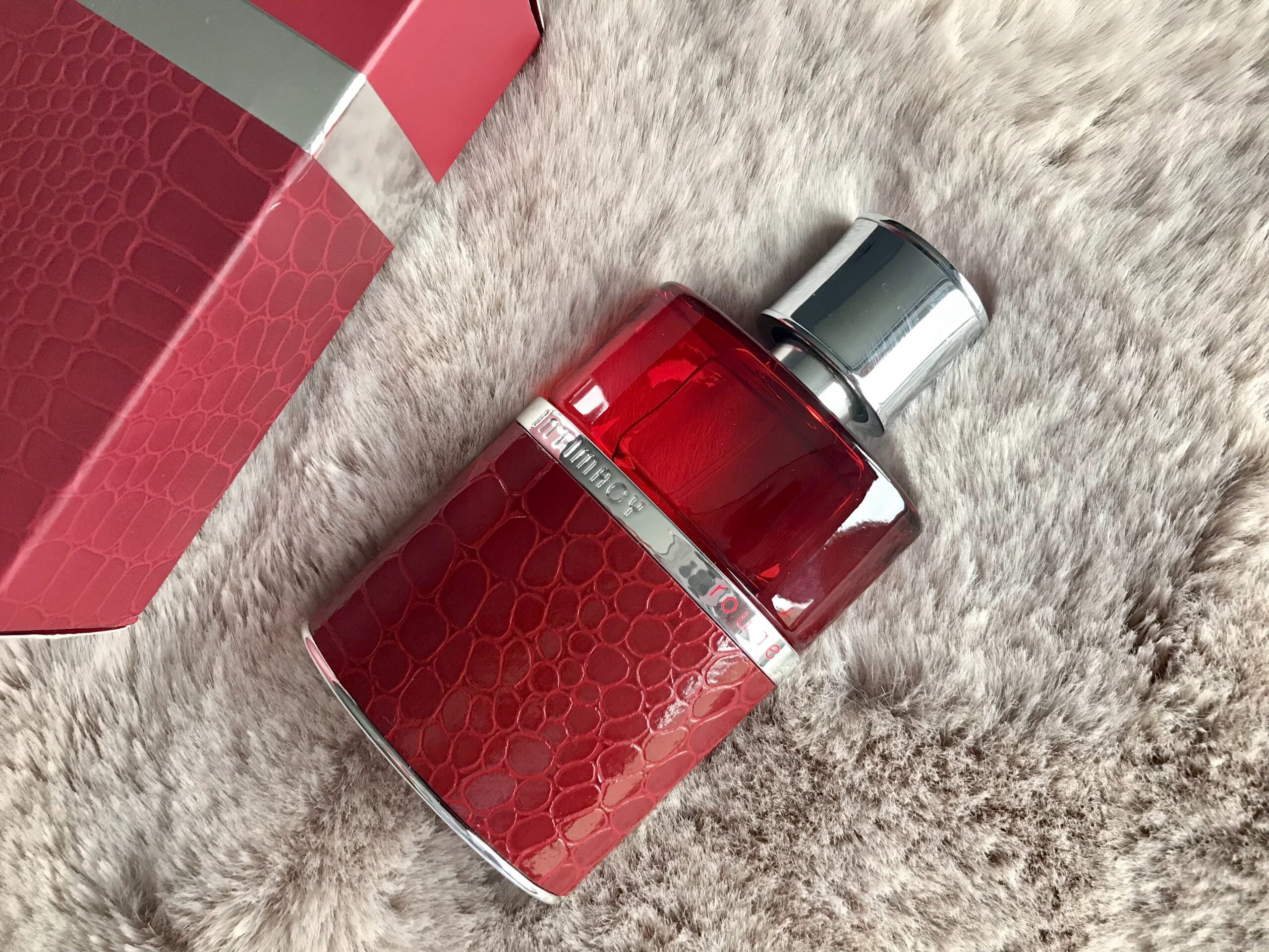 intimacy rouge parfum