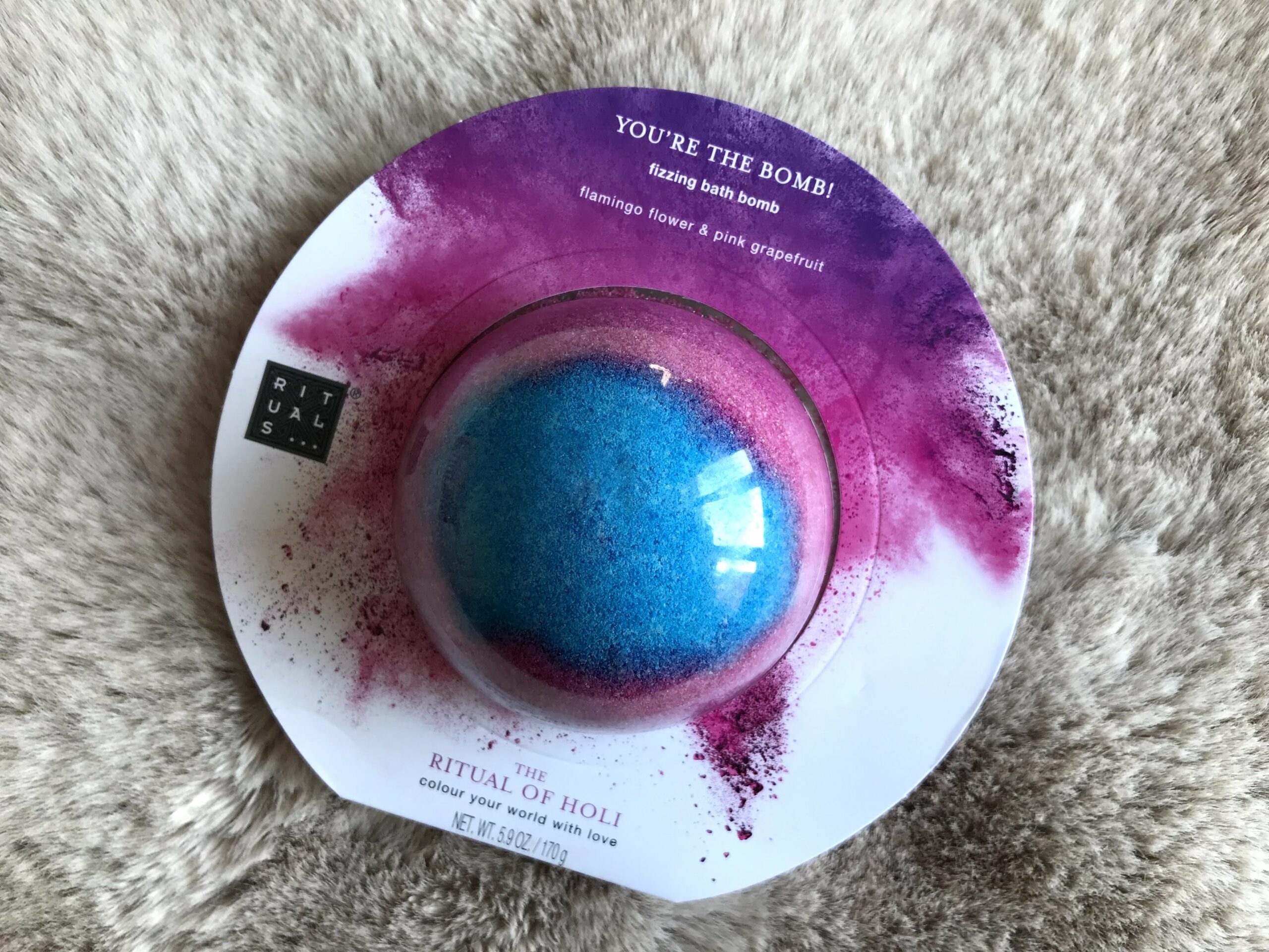 the ritual of holi fizzing bath bomb