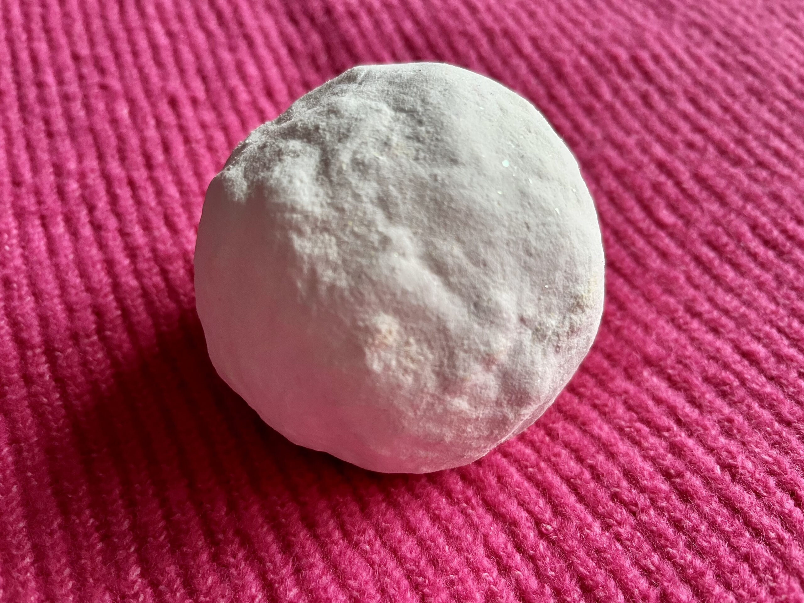 lush snowball bath bomb