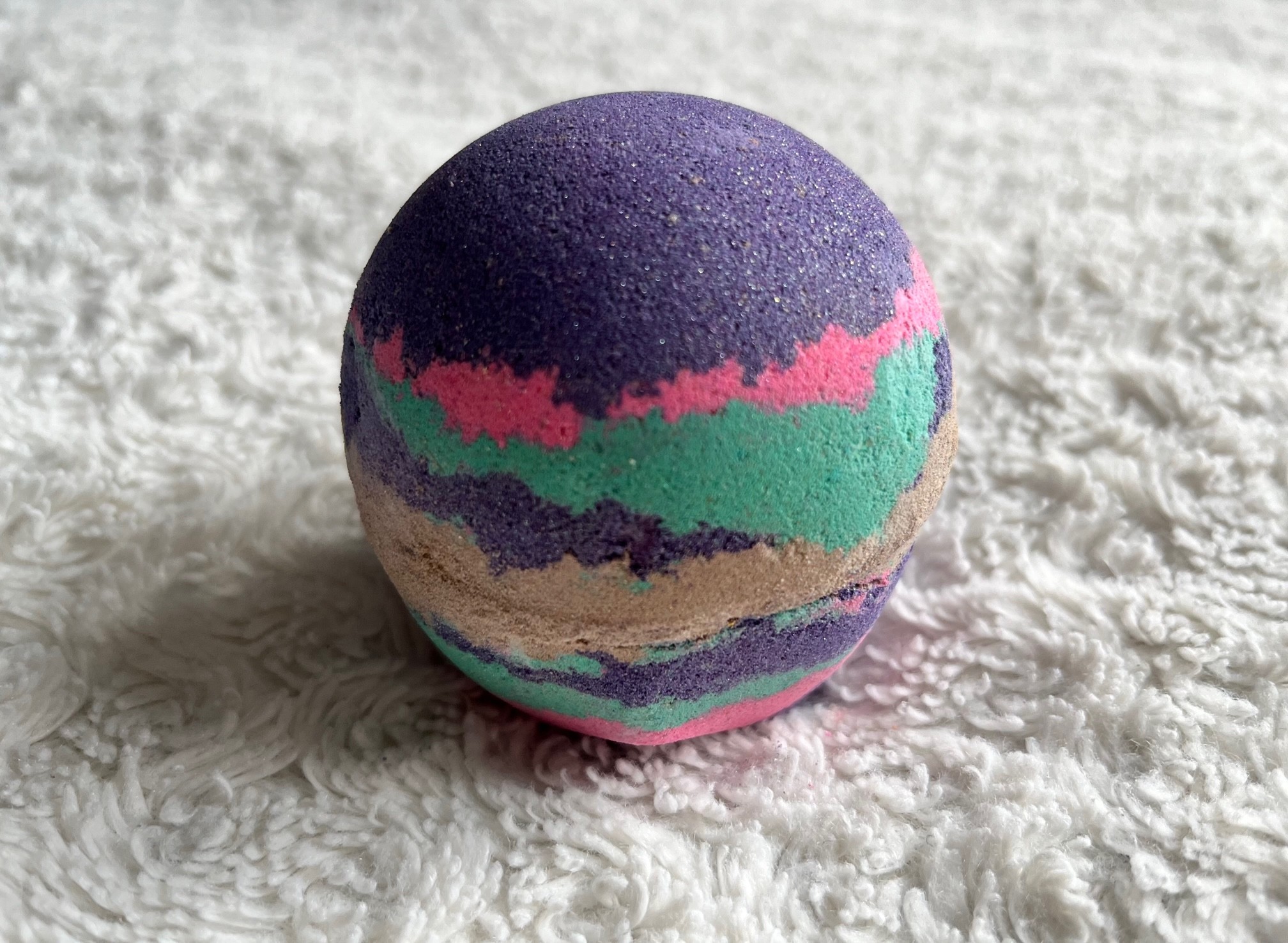 lush luxe bath bomb