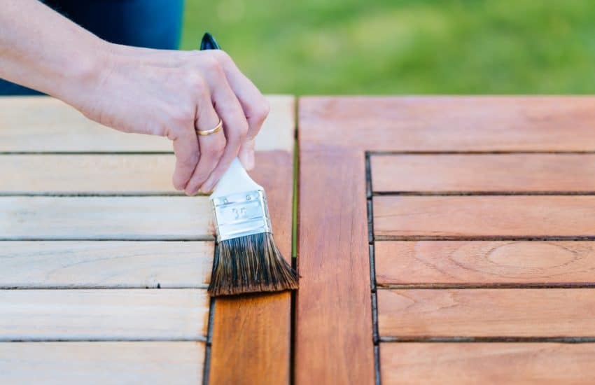 houten tuinmeubelen behandelen