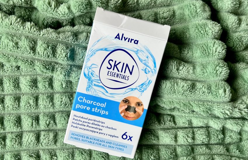 alvira charcoal pore strips action