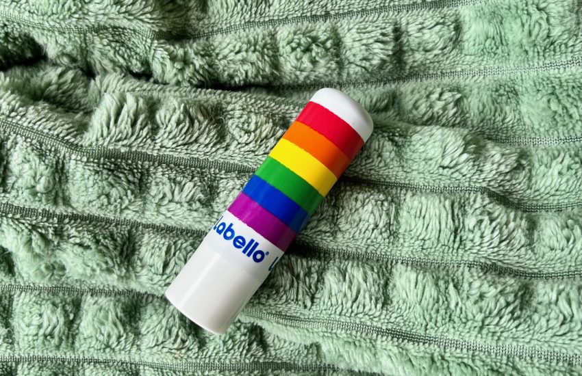 labello original pride kiss