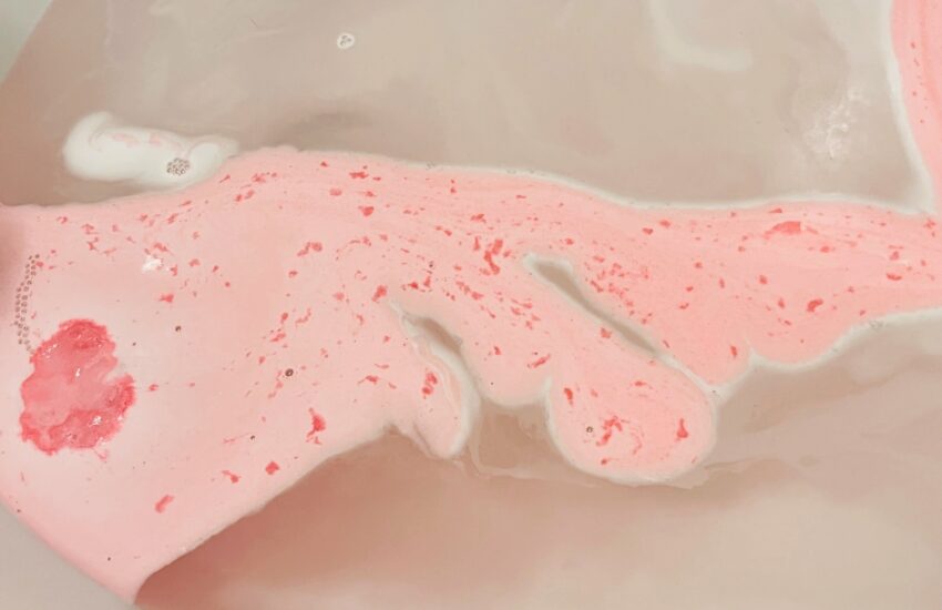 lush bath oil floating love island